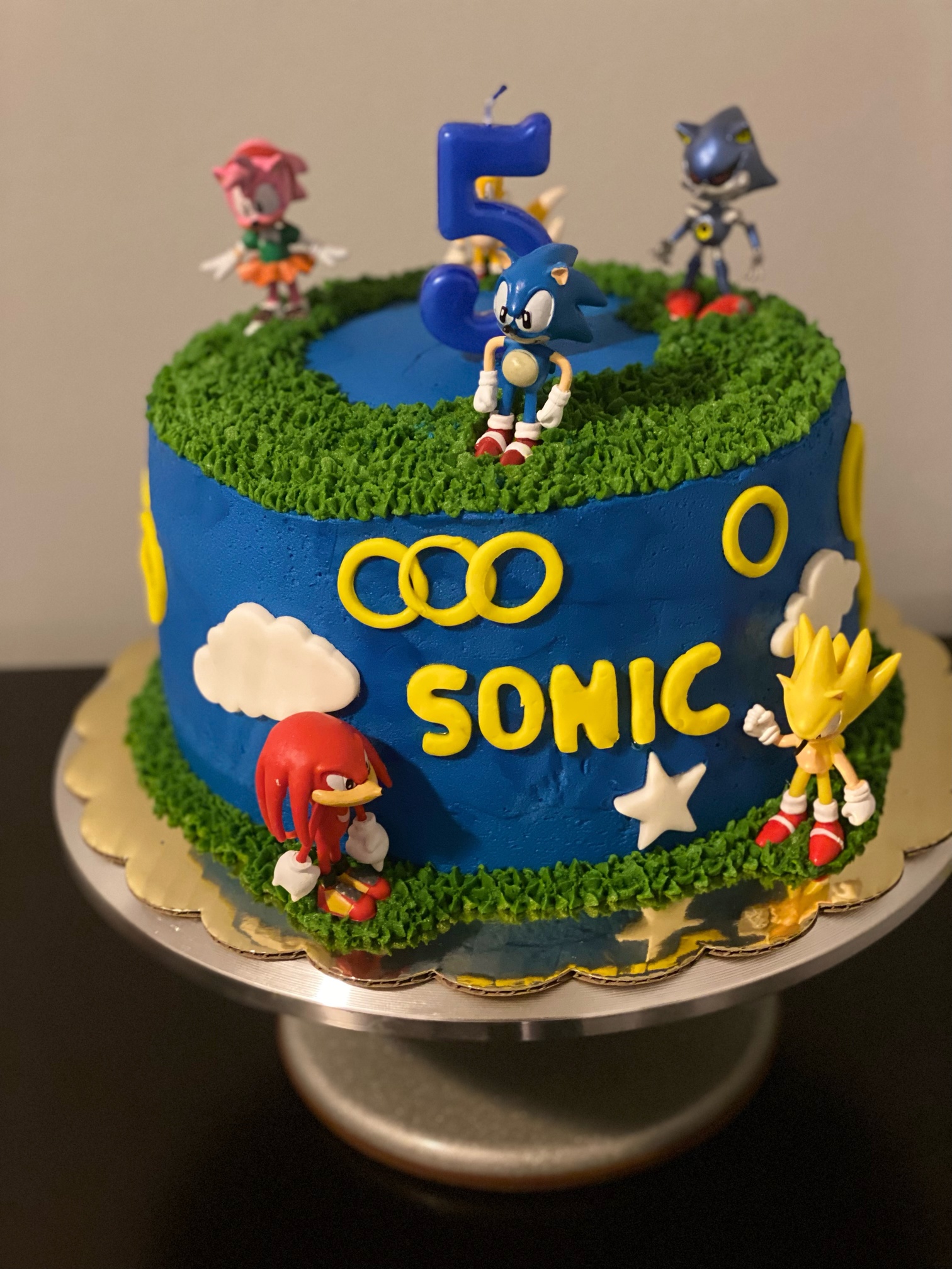 Custom Sonic themed cake